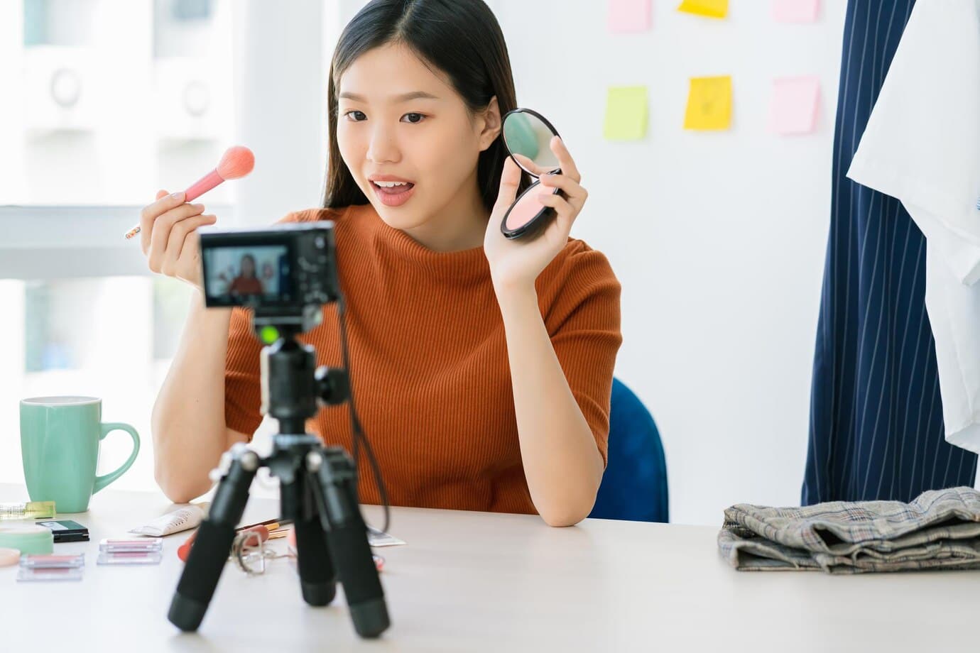 Jasa Buzzer dan Creator Economy untuk Bisnis