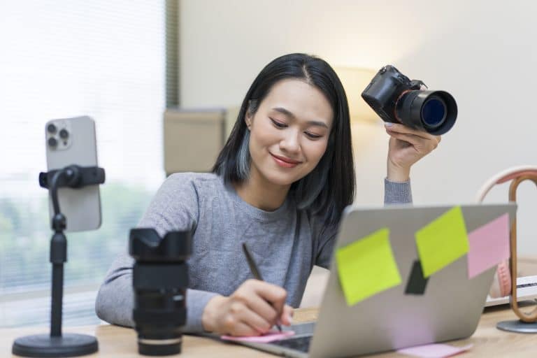 Strategi Brand dan UMKM Mendominasi Media Sosial di Era Konten Artificial Intelligence menggunakan jasa buzzer